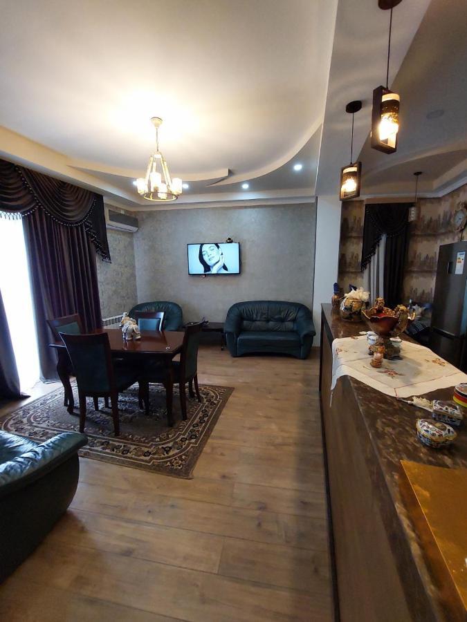 Avto'S Apartment In The Centre Of Kutaisi Eksteriør bilde